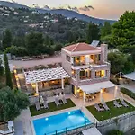 Villa Isabelle With Superb Views *