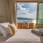 Isabelle With Superb Views Villa