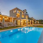 Villa Isabelle With Superb Views *
