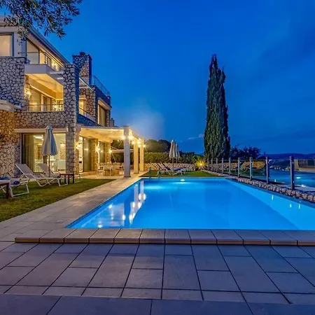 Villa Isabelle With Superb Views *