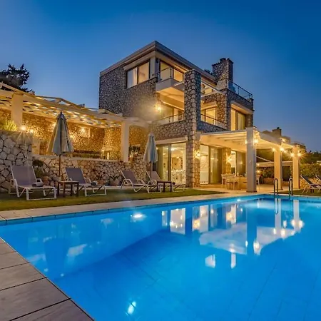 Villa Isabelle With Superb Views *