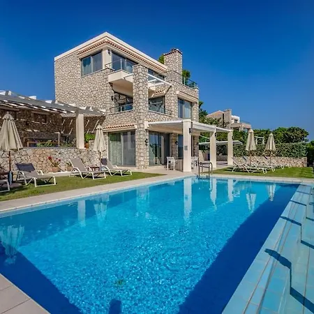 Villa Isabelle With Superb Views *