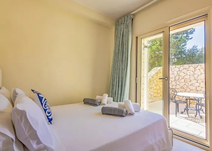 Isabelle With Superb Views *