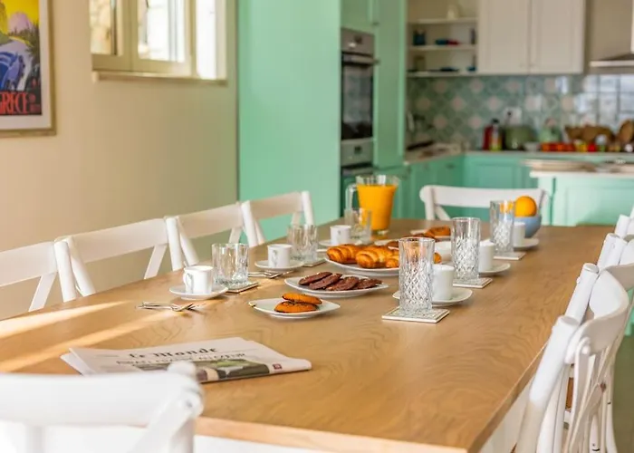 Isabelle With Superb Views *