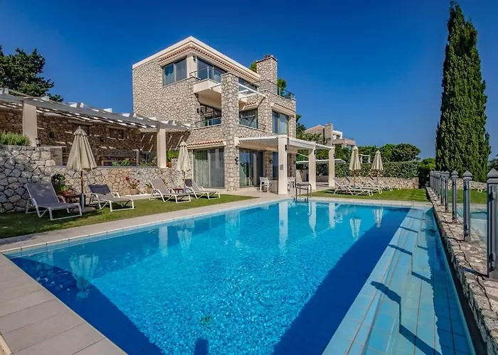 Villa Isabelle With Superb Views *
