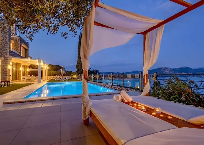 Villa Isabelle With Superb Views *