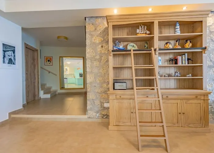 Villa Isabelle With Superb Views *