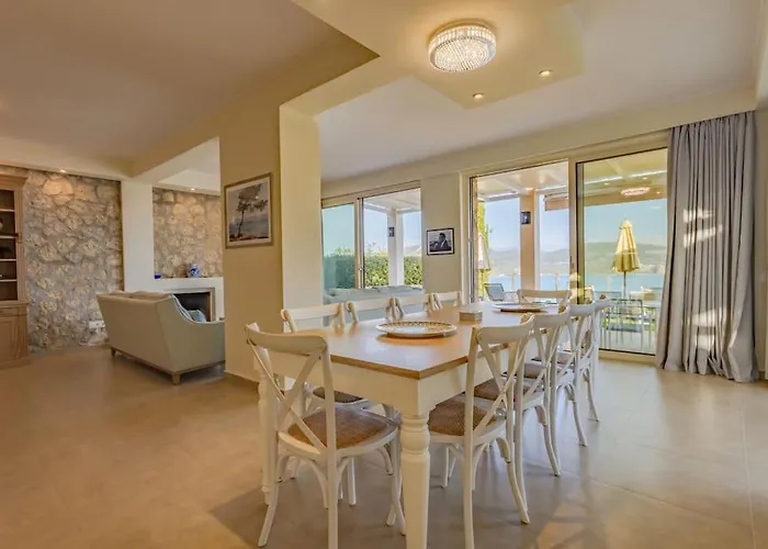 Isabelle With Superb Views Villa