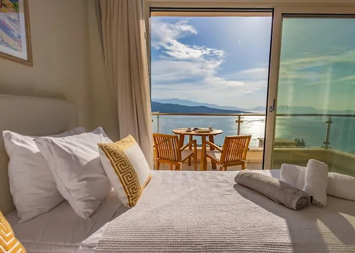 Isabelle With Superb Views Villa