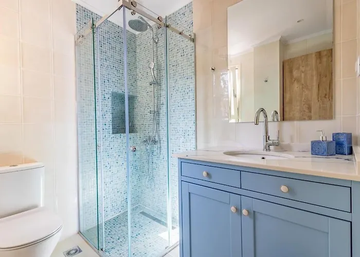 Isabelle With Superb Views Villa